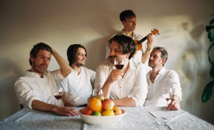 Alle bør høre det nye norske bandet Valleypolicella. De er representert på spillelisten med fantastiske «Met A Girl». Foto: Henrik Aspeflaten