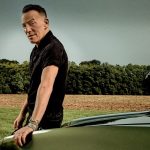 73 år gammel ser Bruce Springsteen tilbake til sine formative år på den formidable coverlåtsamlingen Only The Strong Survive. Foto: Sony Music Norway