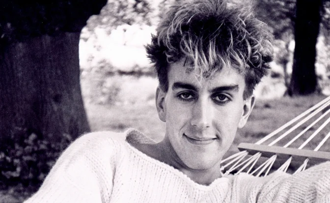 Terry Hall døde ulykkeligvis i desember, og han er representert på spillelisten med The Colour Field-klassikeren «Sorry».