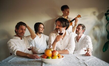 Det er som kjent mye bra norsk musikk, for eksempel det strålende powerpopbandet Valleypolicella som er representert på denne spillelisten med «Met A Girl». Foto: Henrik Aspeflaten