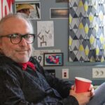 Levi Henriksen på plass i skrivestua han har på Kongsvinger Museum. Foto: Erik Valebrokk