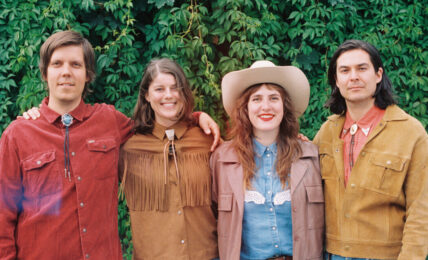 Embla & The Karidotters vant Spellemannpris for noen uker siden, og nå er de jaggu aktuelle med ny single, nydelige «(I’ll Never Love You) Like I Should», som KANSKJE er deres beste sang så langt i karrieren. Foto: Hakan Foss