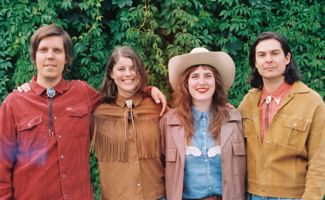 Embla & The Karidotters vant Spellemannpris for noen uker siden, og nå er de jaggu aktuelle med ny single, nydelige «(I’ll Never Love You) Like I Should», som KANSKJE er deres beste sang så langt i karrieren. Foto: Hakan Foss