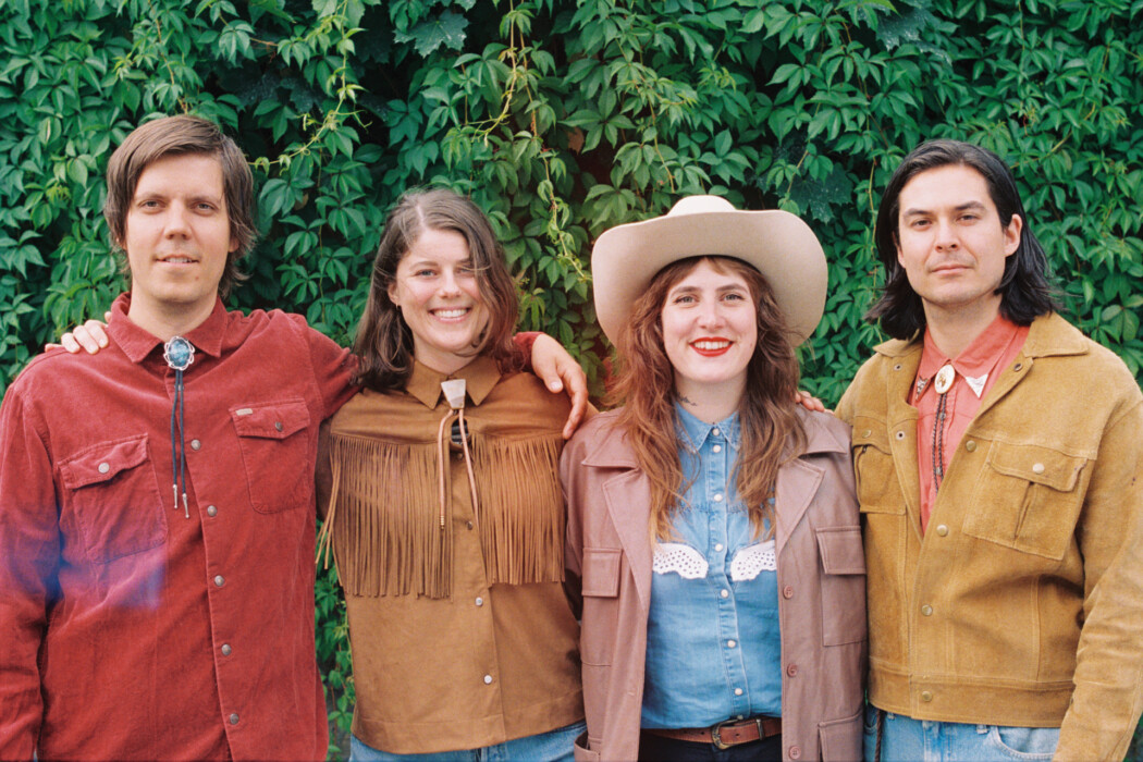 Embla & The Karidotters vant Spellemannpris for noen uker siden, og nå er de jaggu aktuelle med ny single, nydelige «(I’ll Never Love You) Like I Should», som KANSKJE er deres beste sang så langt i karrieren. Foto: Hakan Foss