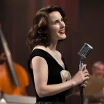 Rachel Brosnahan spiller tittelrollen i The Marvelous Mrs. Maisel, og det er en fenomenal skuespillerprestasjon. Foto: Amazon Prime