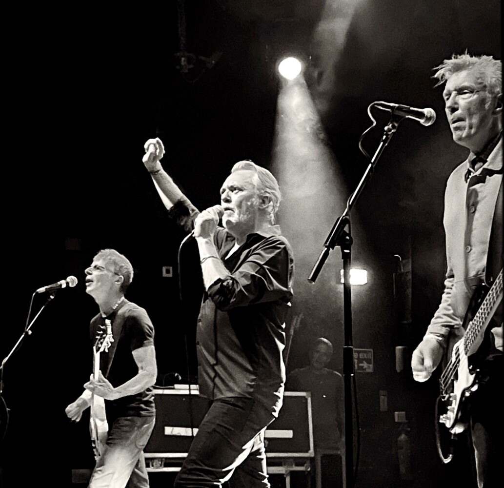 Fra venstre til høyre, tre femtedels The Undertones representert ved John O'Neill, Paul McLoone og Michael Bradley. Foto: Erik Valebrokk