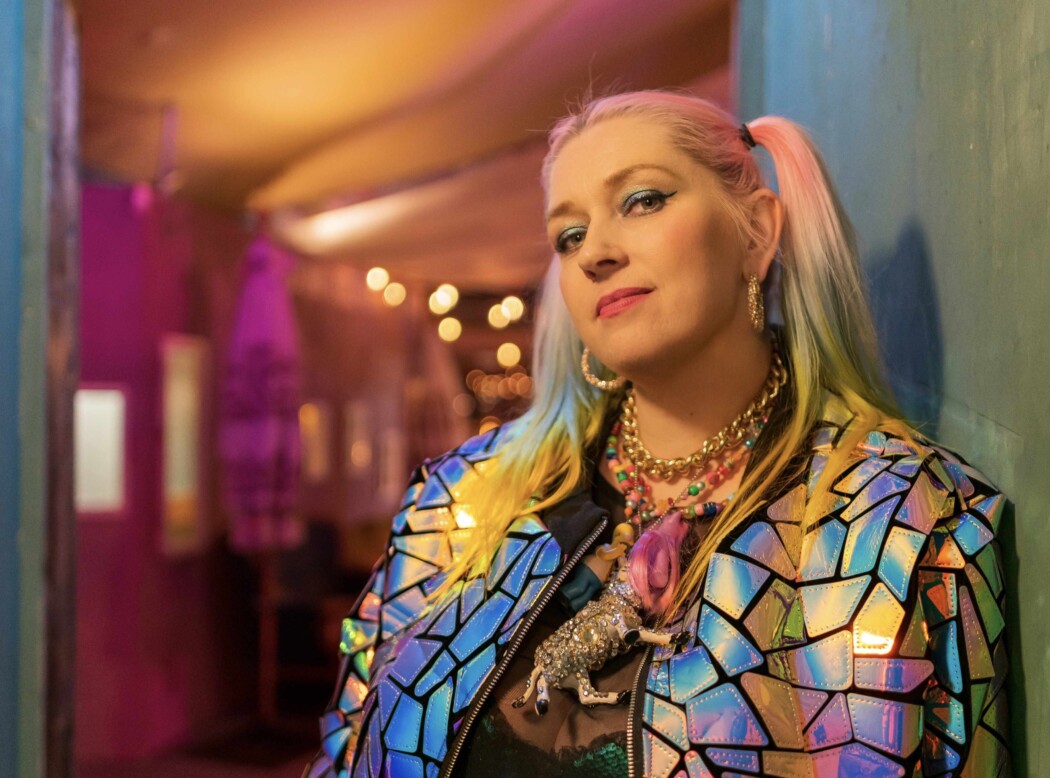 Monica har gitt ut min favorittlåt i 2023, den fantastiske popsinglen «Da hele himmelen var en Munch». Foto: Karstein Grønnesby