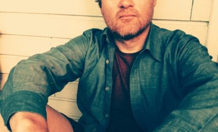 Haakon Ellingsen slapp den fantastiske singlen «Fields Of Heather» på tampen av 2023.