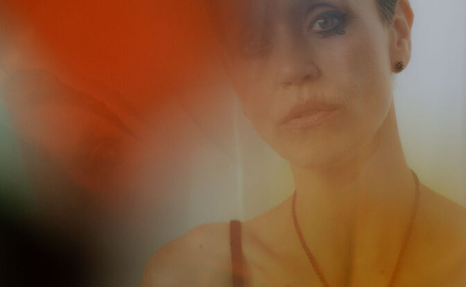 Anne Marie Almedal gjør en skjellsettende og vakker versjon av The Lotus Eaters' klassiker «The First Picture Of You».