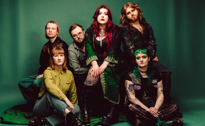 Folkrockbandet Mío er straks ute med sitt andre album, Hva nå? Foto: Jonathan Vivaas Kise