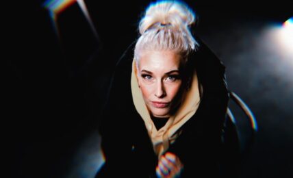 Kine Nesheims «Ein aen gong» fra platen av samme navn er hørt av altfor få mennesker. Du finner den på denne utsøkte spillelisten. Foto: SUS Plater/ABC Studio