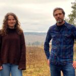 Erik Lukashaugen har invitert Stine Bogsveen til å være duettpartner på den nydelige «Fylle med sang» der han har satt musikk til Einar Skjæraasens flotte dikt. Foto: Jakob Lukashaugen