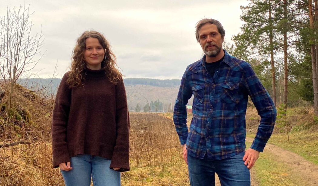 Erik Lukashaugen har invitert Stine Bogsveen til å være duettpartner på den nydelige «Fylle med sang» der han har satt musikk til Einar Skjæraasens flotte dikt. Foto: Jakob Lukashaugen